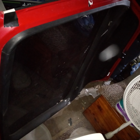 Tiburon 2004 hatch back trunk - Picture 3 of 3